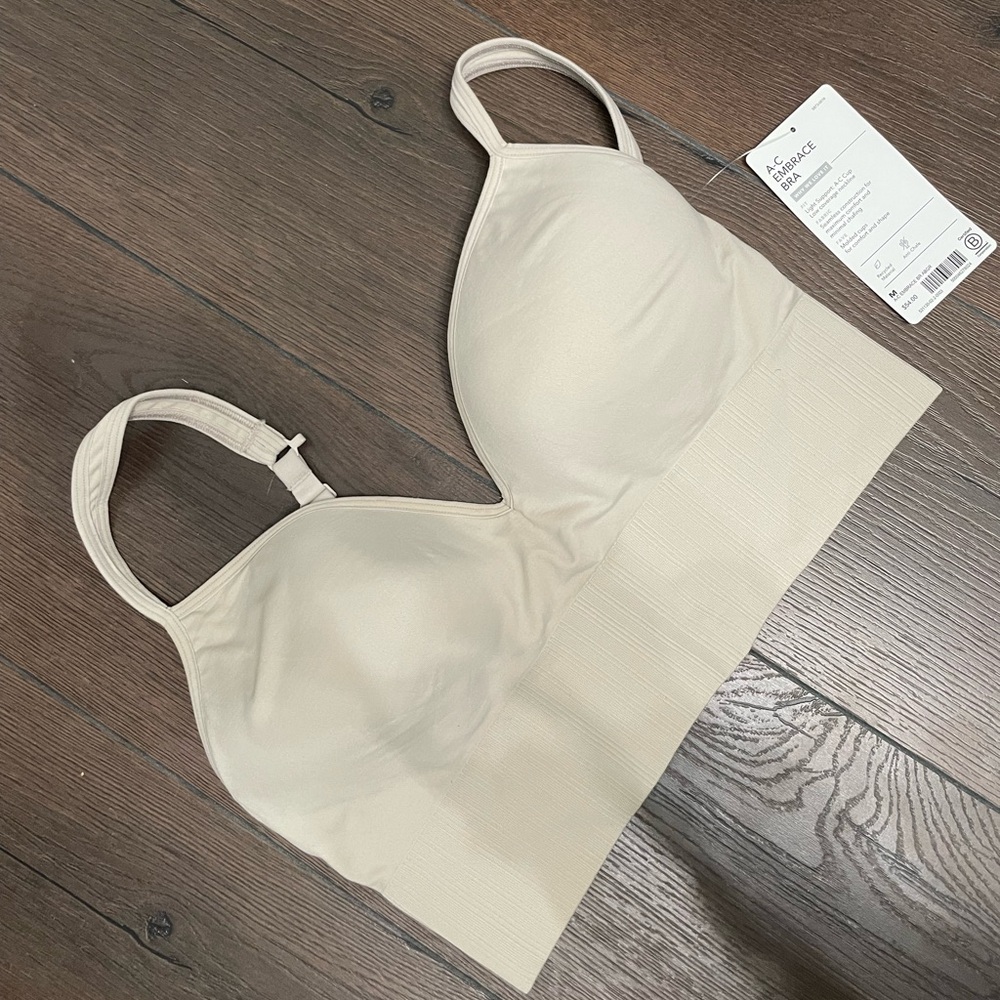 NWT Athleta A-C Embrace Bra